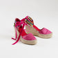 Alpargata para mujer con cuña de altura 9cm, cierre con cinta de terciopelo, en colorFucsia. Original y artesanal