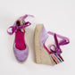 Alpargata para mujer con cuña de altura 9cm, cierre con cinta de terciopelo, en color lila. Hechas en España